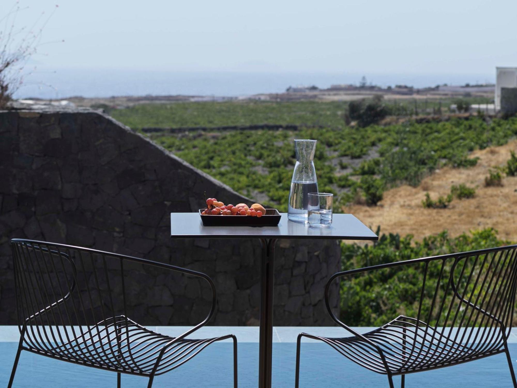 Magma Resort Santorini, In The Unbound Collection By Hyatt Vourvoulos Bagian luar foto