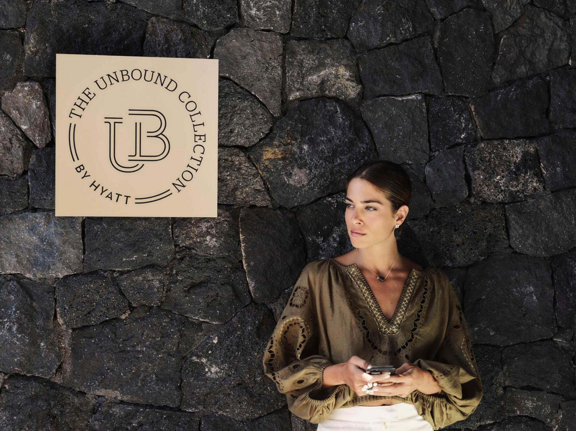 Magma Resort Santorini, In The Unbound Collection By Hyatt Vourvoulos Bagian luar foto